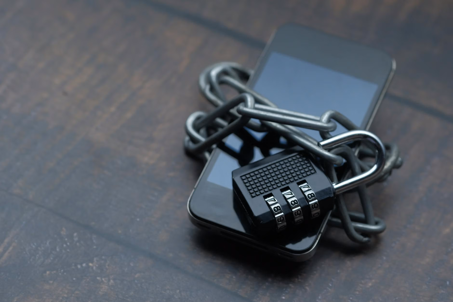 Google Vuole Controllare Tutte le App Android: Cosa Cambia con la Verifica Obbligatoria degli Sviluppatori da Marzo 2026 e Perché EFF e F-Droid Si Oppongono