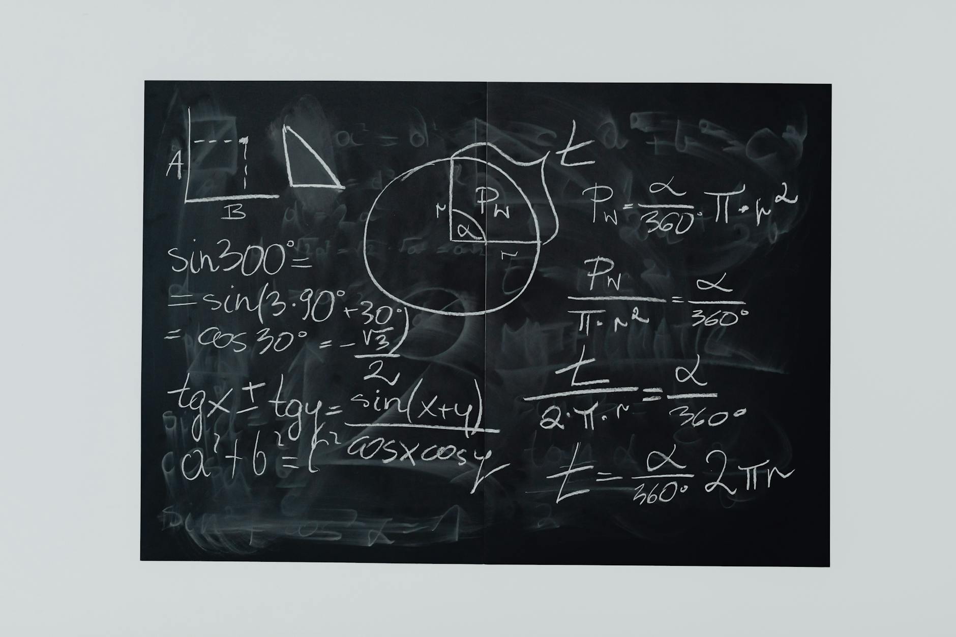 Hybrid AI Systems e Physics-Informed Neural Networks nel 2026: Come Combinare LLM con PINNs per Affidabilità Garantita
