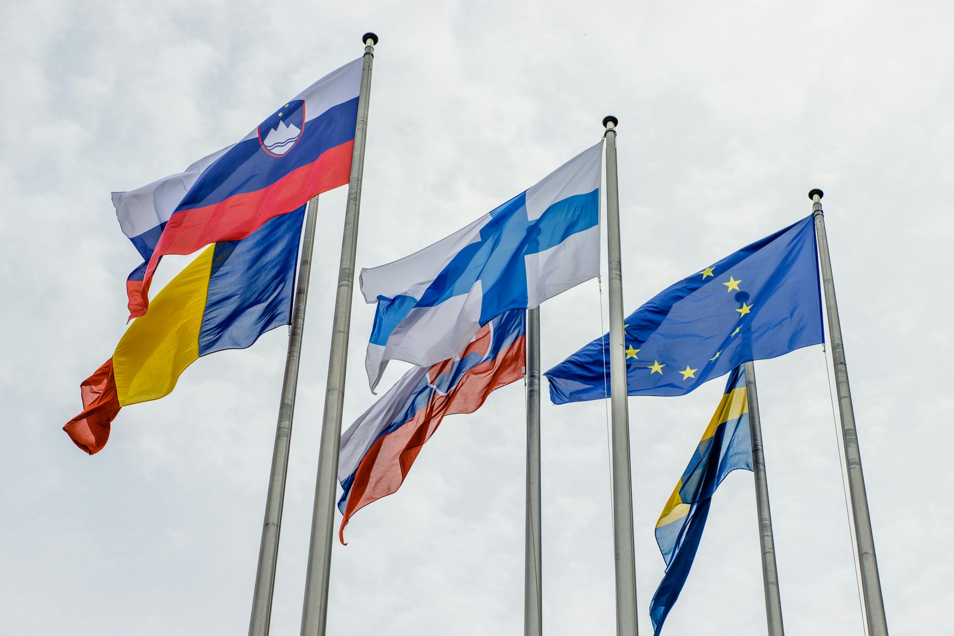Sovereign Cloud Stack 2026: Multi-Cloud Geolocalizzazione, Cloud 3.0 Hybrid-Edge e NIS2/CRA Compliance – La Mia Guida Tecnica per Hosting Enterprise